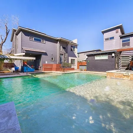 Unit B Cute 2 Bed 2 Bath Private Home With Shared Pool